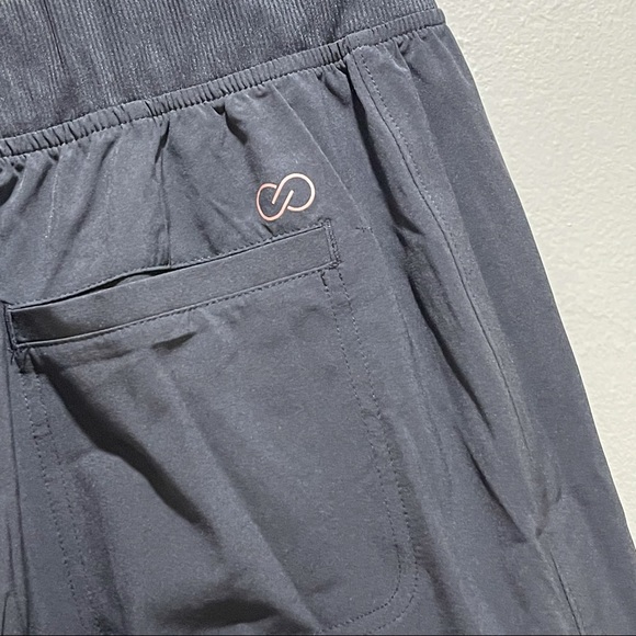 CALIA BY CARRIE UNDERWOOD ANYWHERE SHORTS - Picture 5 of 5